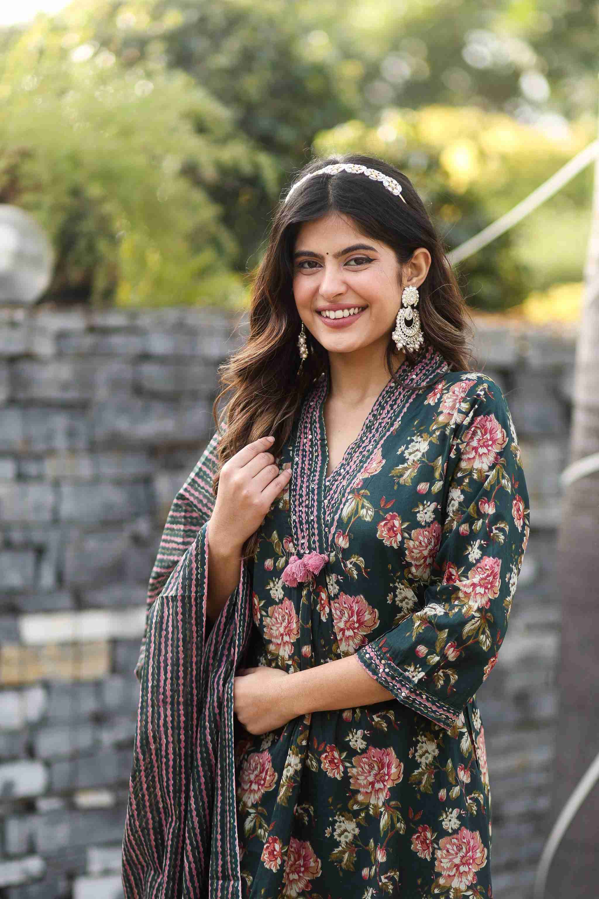 V-neck Green Floral Straight Suit Set