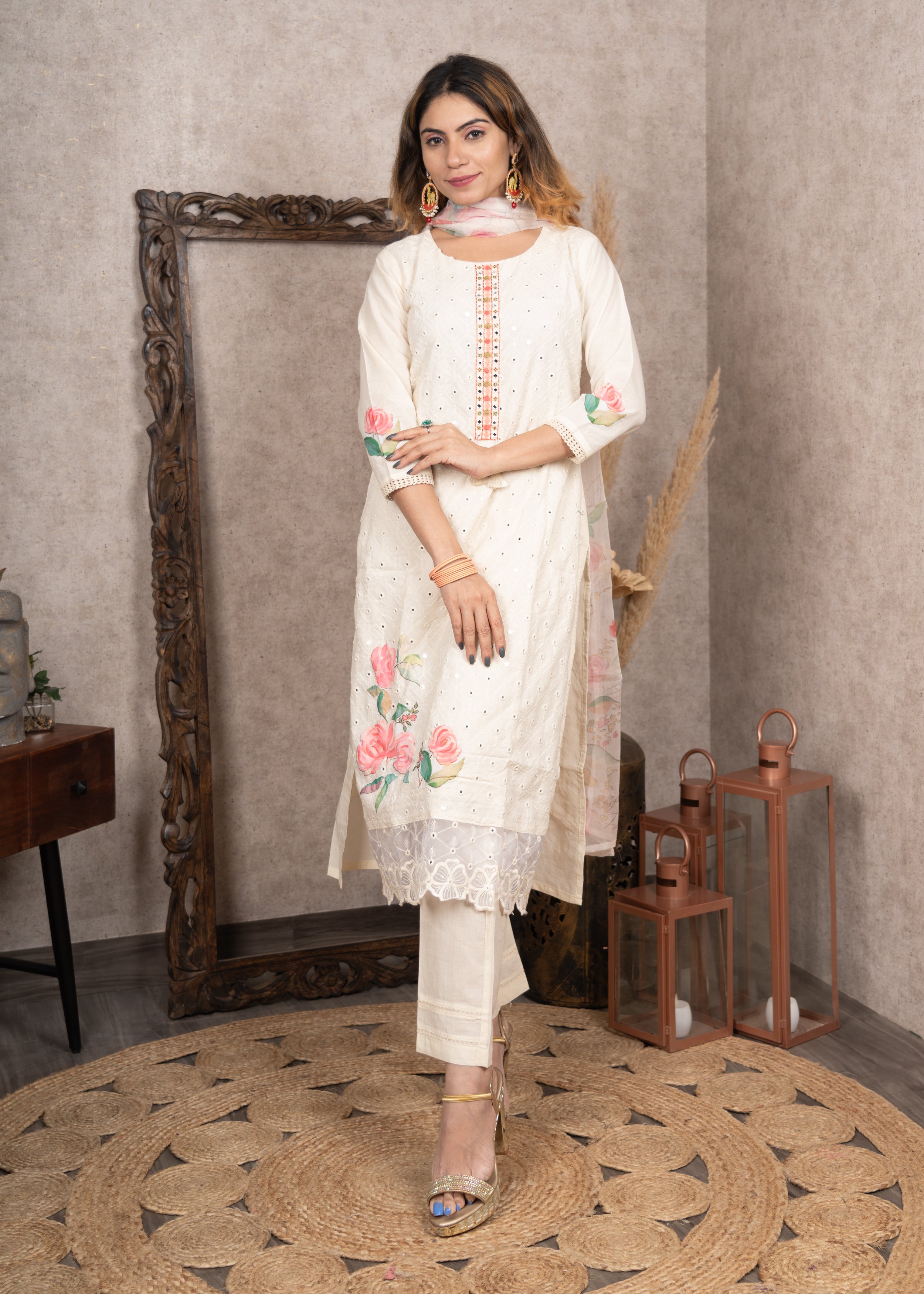 Cream floral embroidery straight suit
