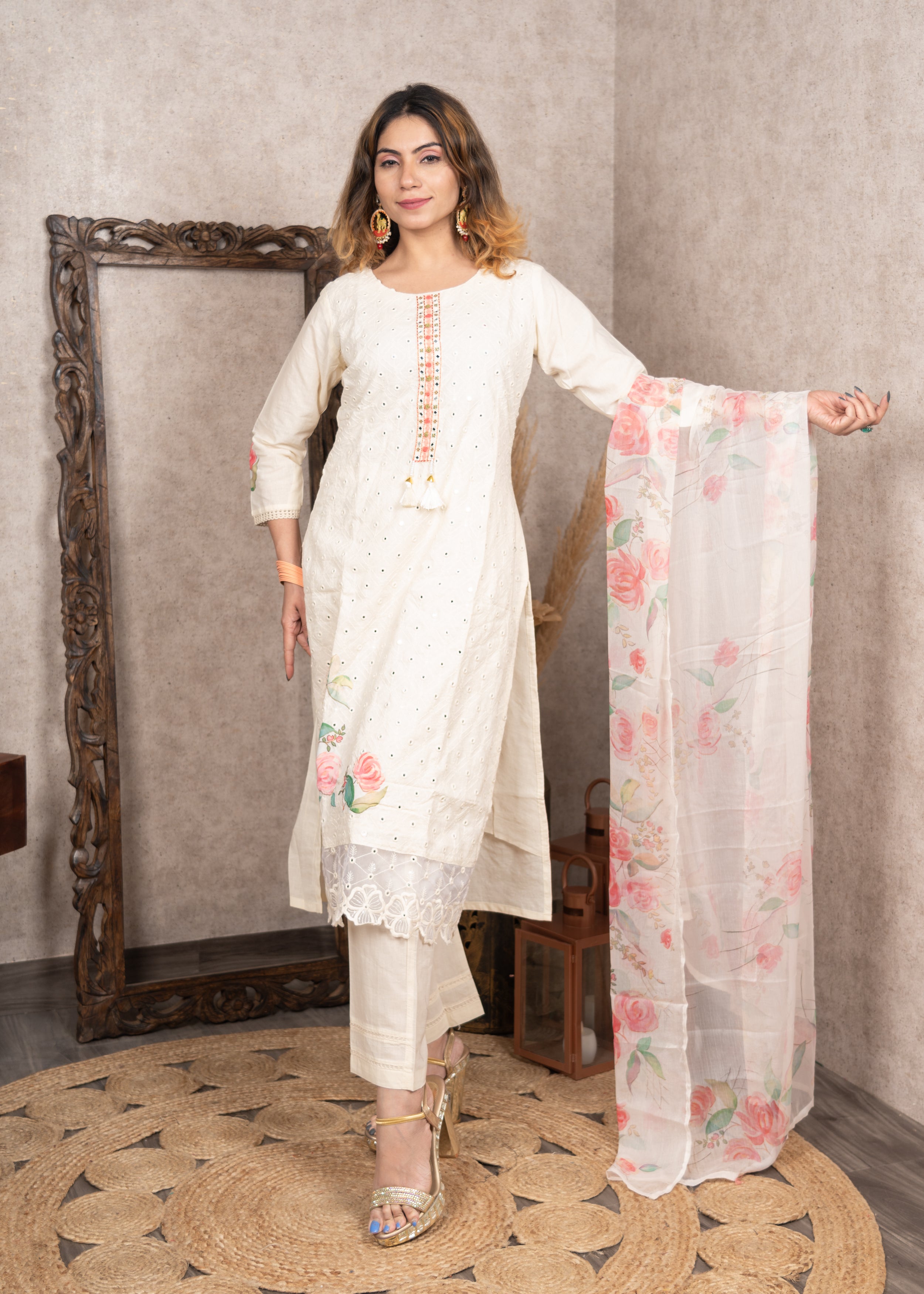 Cream floral embroidery straight suit